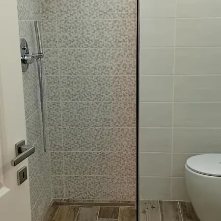 Rondinini Flam بيت ضيافة *